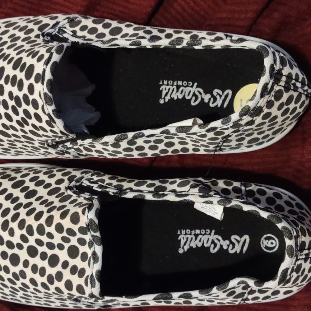 Shoes - Picture 3 of 3